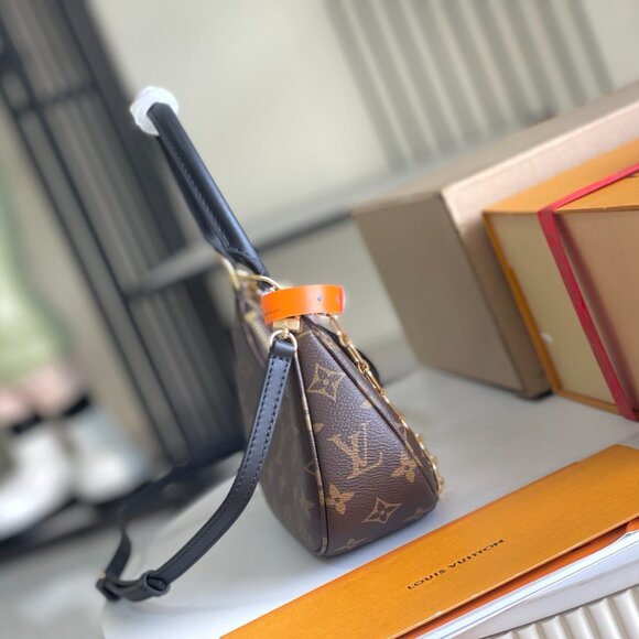 Louis Vuitton Catch PM Shoulder Bag - Picture 3 of 9